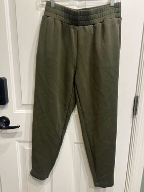 Varley double soft olive green jogger lounge pants